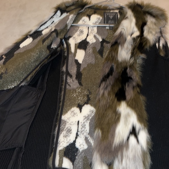 Sweater vest from guess Faux fur - Picture 5 of 7